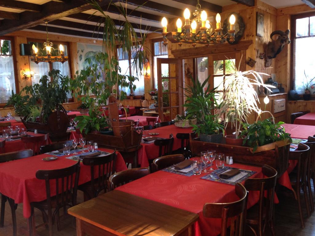 Les Touristes Hotel Abondance Exterior photo